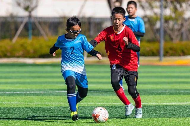 邵佳一亲临国青队教学赛，U19男足展现潜力与磨合之路